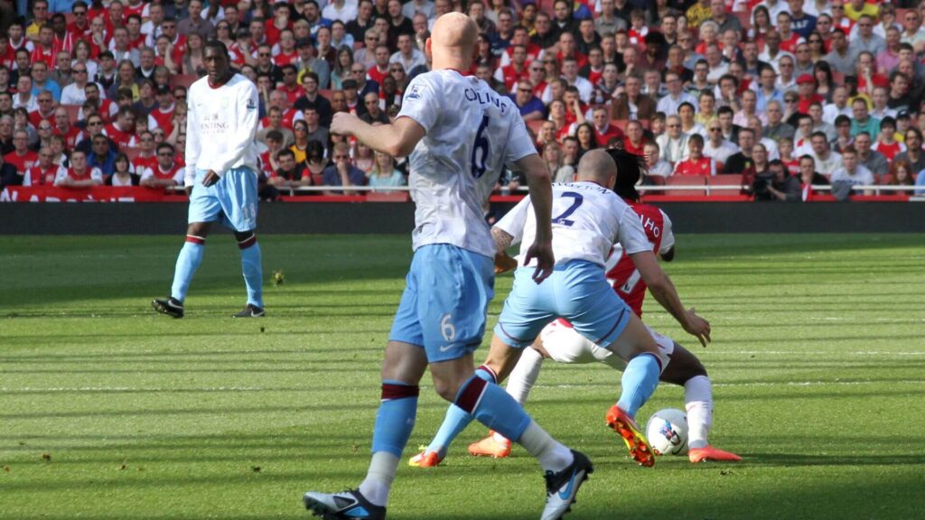 What is ball control in soccer - Arsenal player shielding the ball