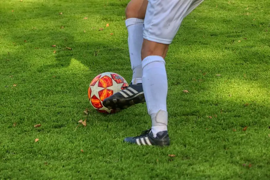 what is a ball control in soccer/football - Player controlling the ball with outside of the foot