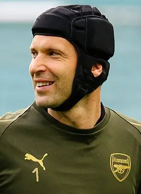 Should soccer players wear helmets - Petr Cech