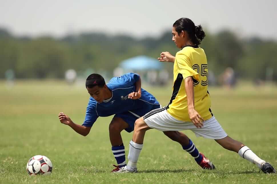 Do soccer players wear mouth guards - Two players struggling for the ball