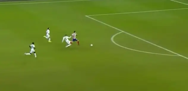 Decision Making in soccer - Fede Valverde tackling Morata during Super Cup final